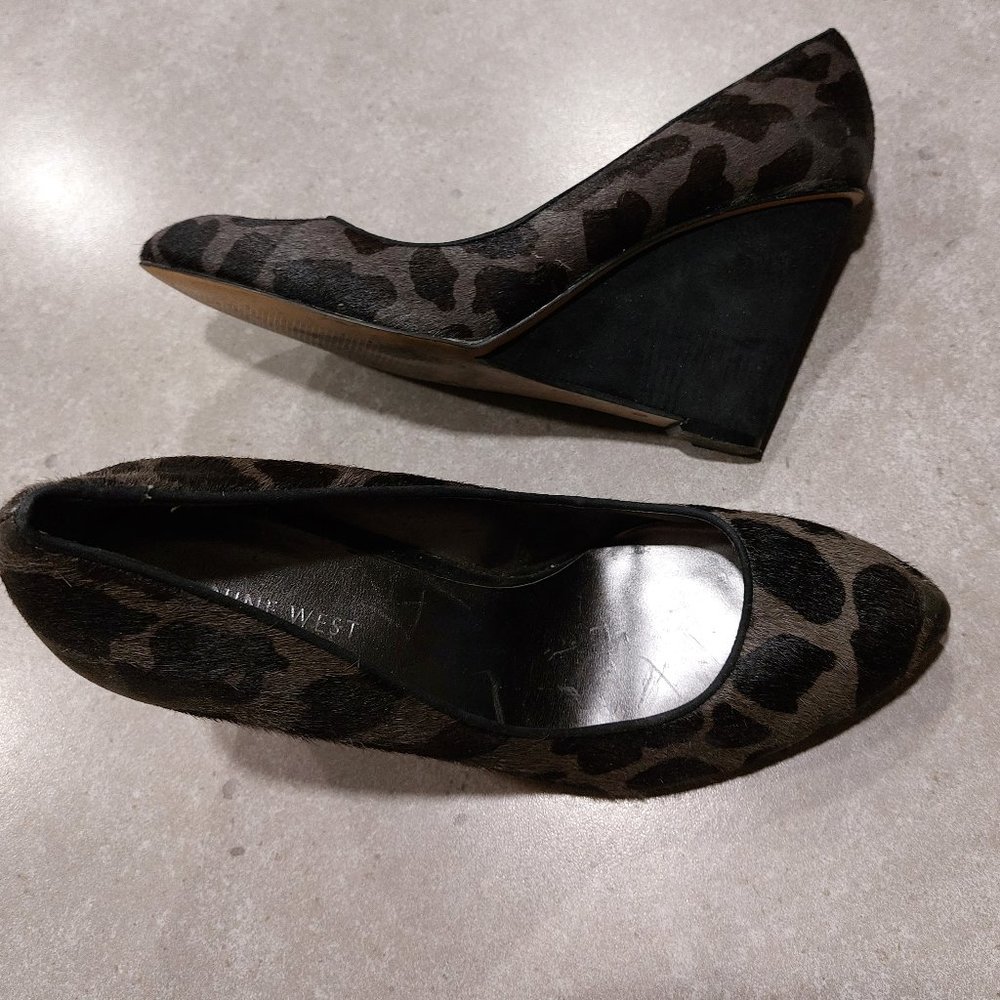 NINE WEST Women's Leopard Calf Hair Print Wedge - Grey & Black - Size 8M - Picture 2 of 11
